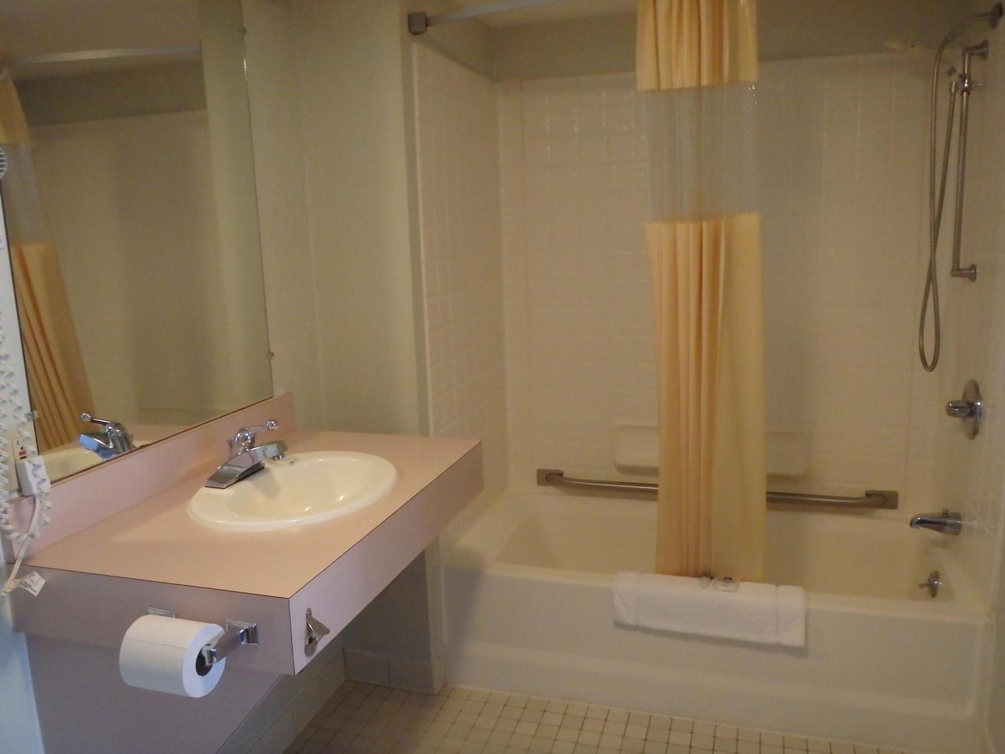 Americas Best Value Inn St. Ignace Pokój zdjęcie